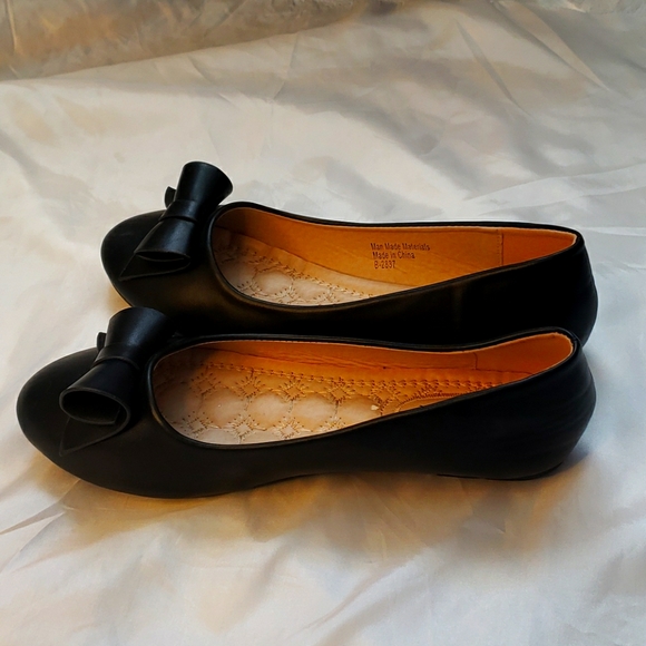 Shoes - Picture 1 of 9